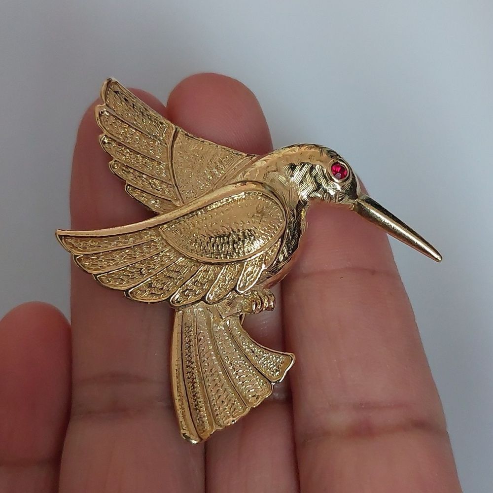 Vintage Unsigned AVON High Gloss Gold Tone Hummingbird Brooch Pin